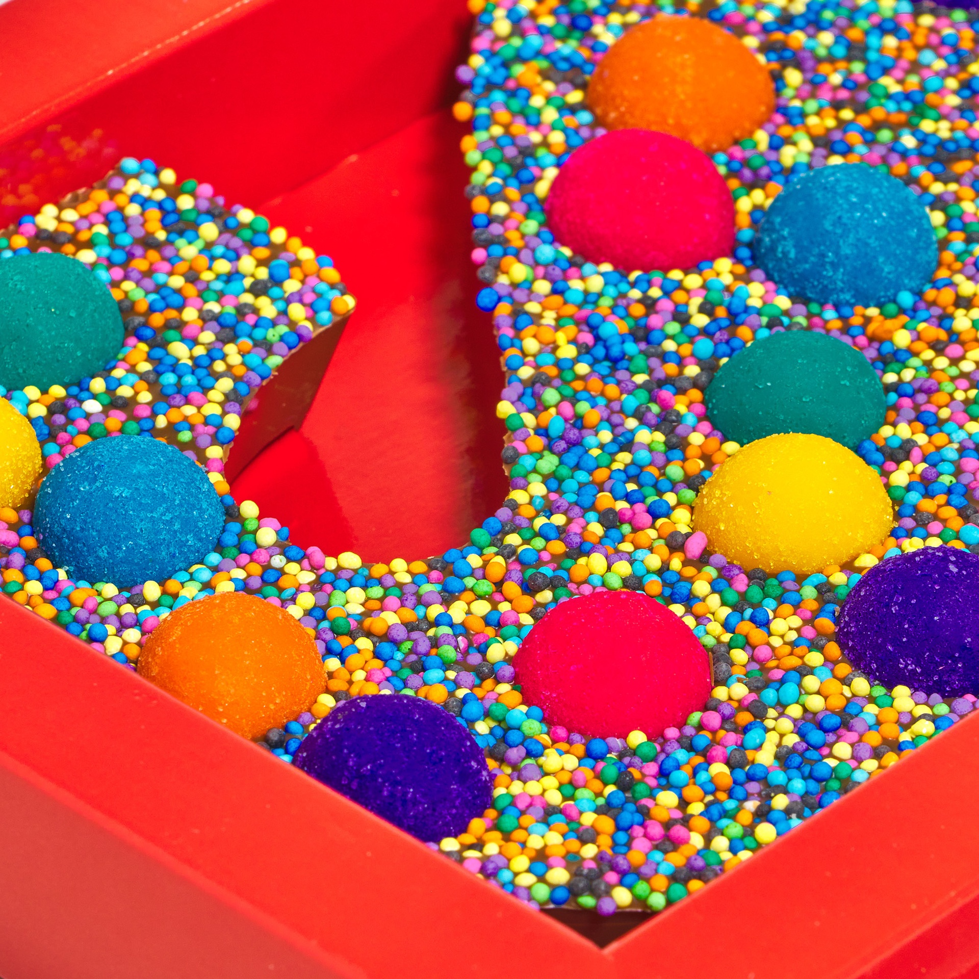 Chocoladeletter rood sint detail