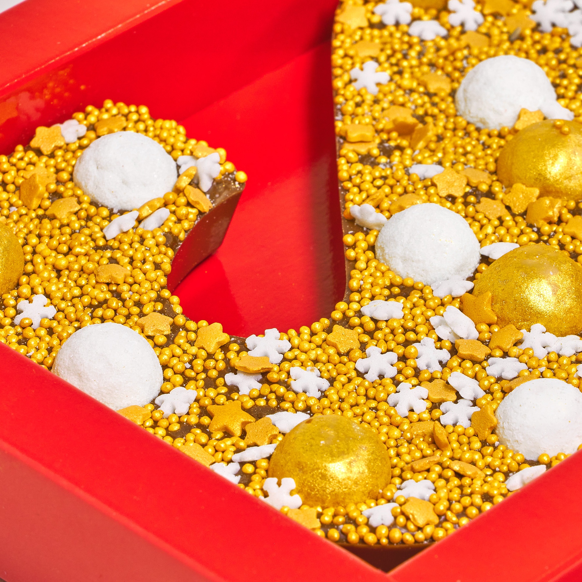 Chocoladeletter goud sint detail