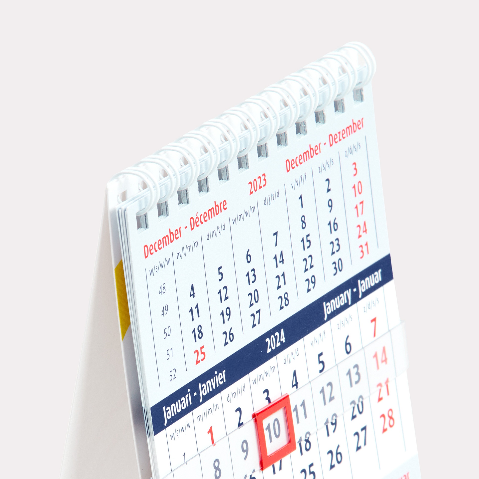 desk-month-calendar-wire-detail-3