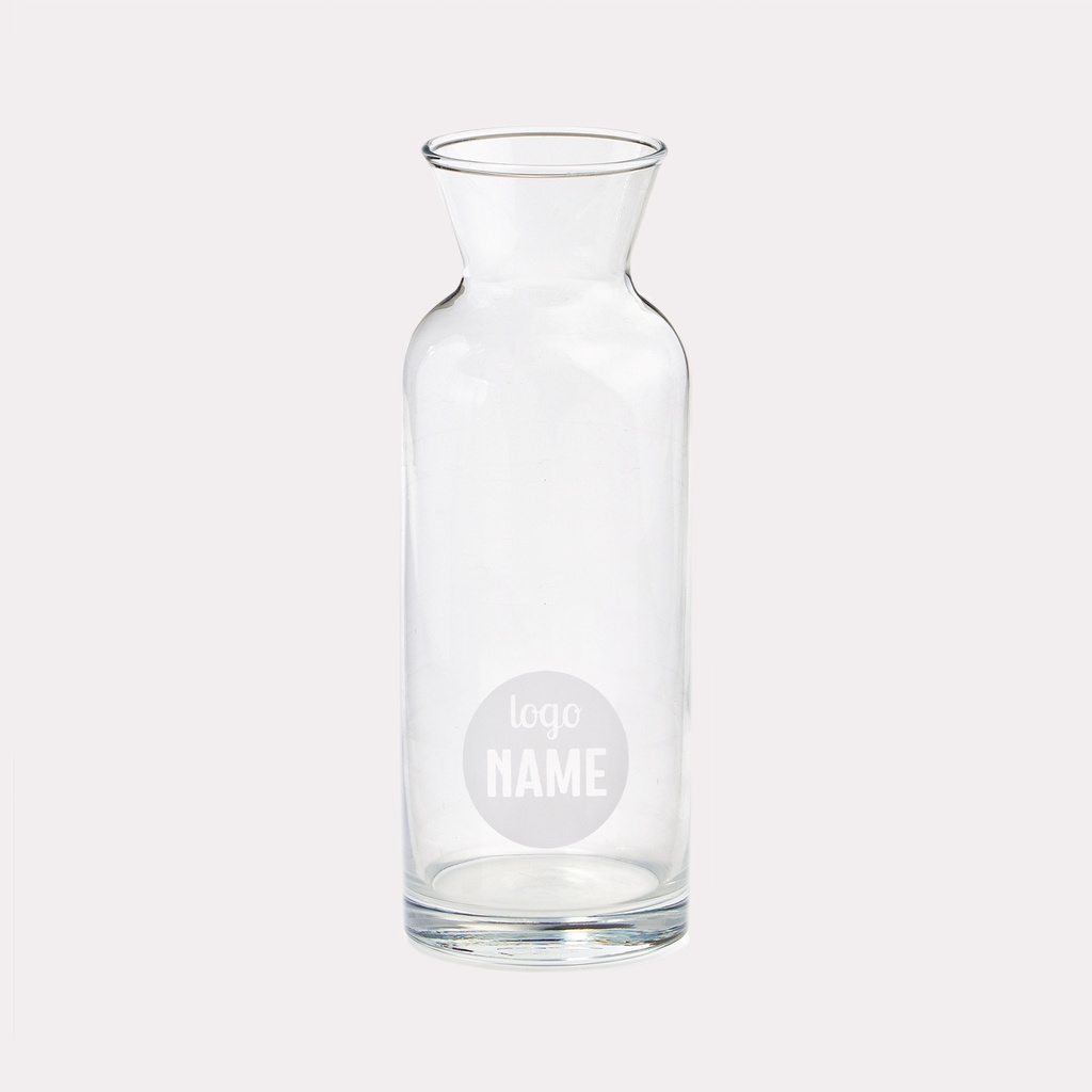 Karaffe und Flasche